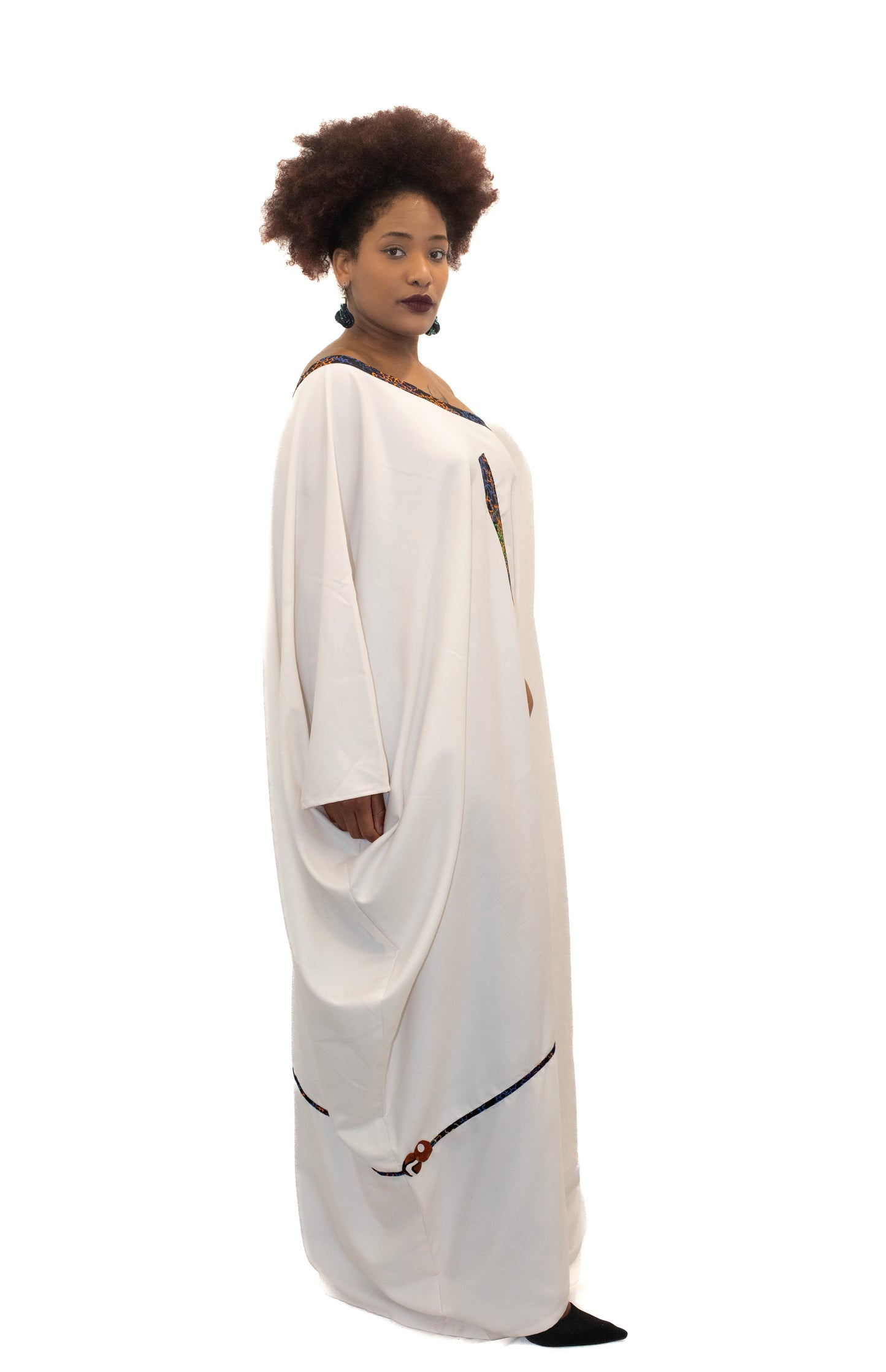 Robe asymétrique blanche – Édition unique.