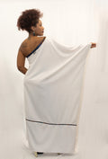 Robe asymétrique blanche – Édition unique.