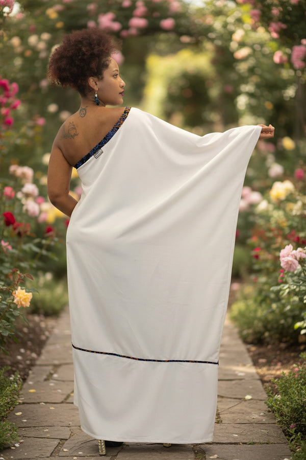 Robe asymétrique blanche – Édition unique.