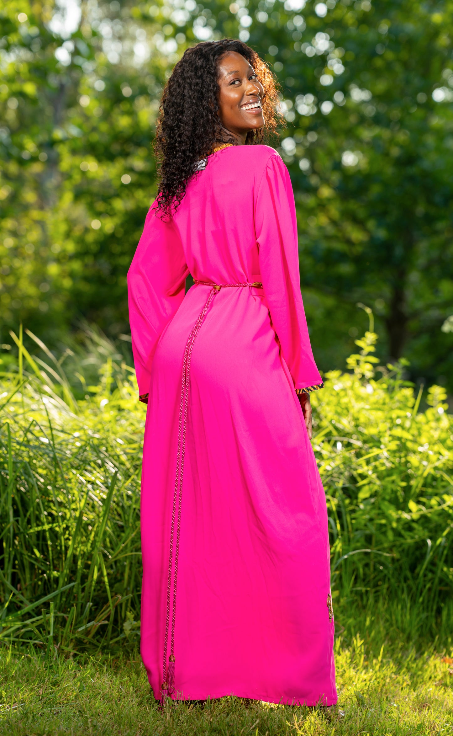 Caftan Rose Élégance en crêpe, finition en Pagne Africain